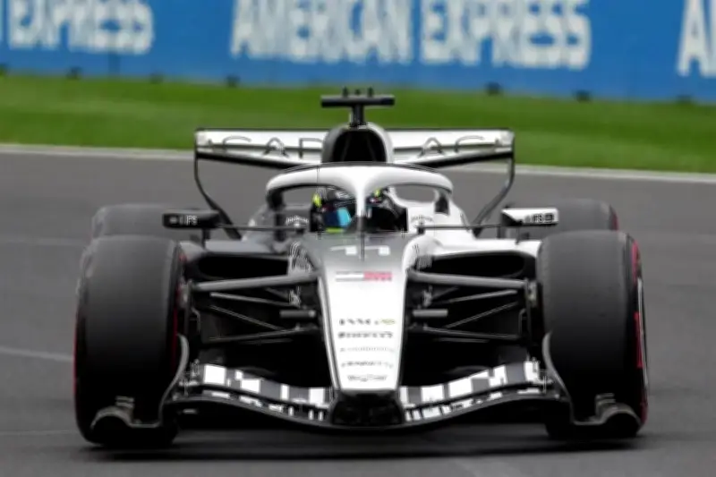 Cadillac enfrenta una investigación antimonopolio en China por presuntas prácticas comerciales