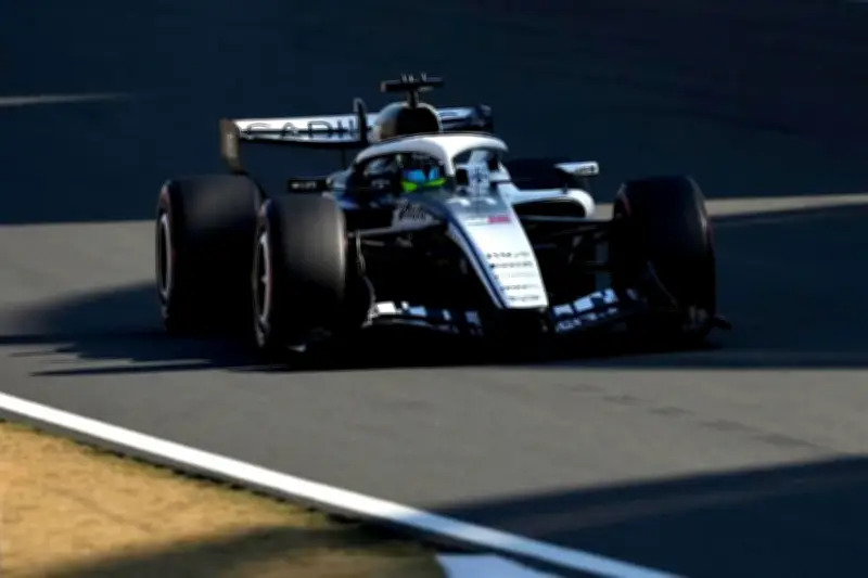 Cadillac implementa mejoras estratégicas para consolidar su presencia en el mercado japonés