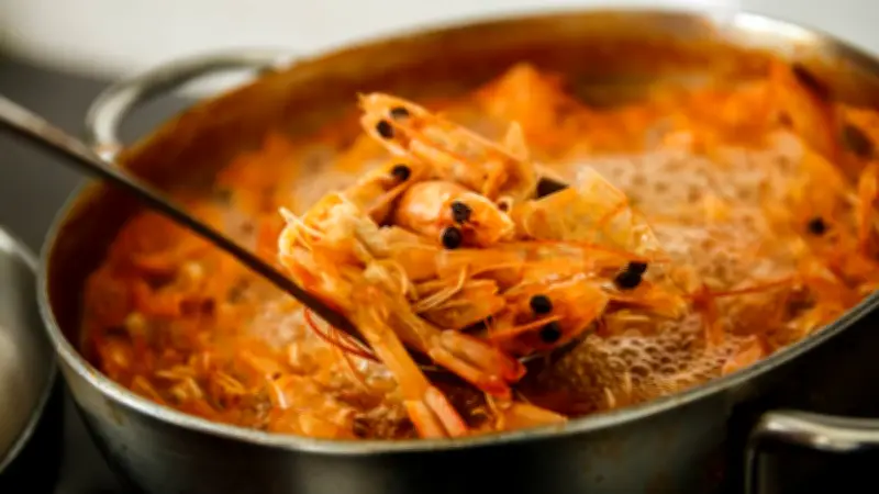 Caldo de Camarón Seco Estilo Cantina: Receta Tradicional y Consejos de la Chef Ingrid Ramos