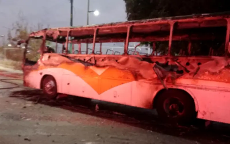 Camión de pasajeros se incendia en Tlaquepaque, Jalisco; sin lesionados reportados