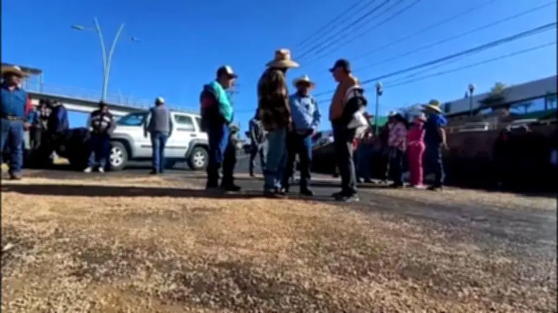 Campesinos de Zacatecas intensifican protestas por segundo día con bloqueos y toma de oficinas
