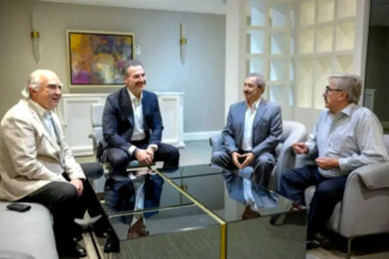 Canales Nati y Benjas respaldan a Adrián en campaña electoral