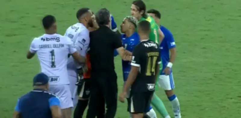 Caos en la Final: Cruzeiro Campeón con Pelea, Puñetazos de Hulk y Patada Voladora