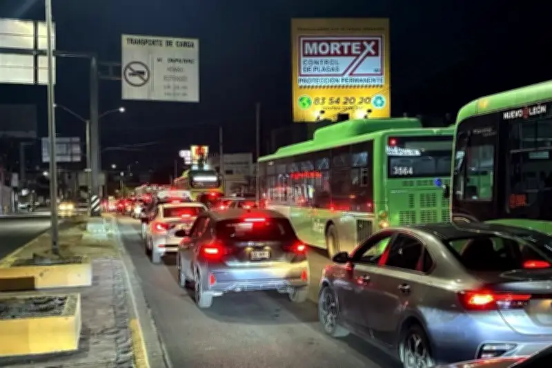 Caos vial paraliza Avenida Chapultepec en la Ciudad de México