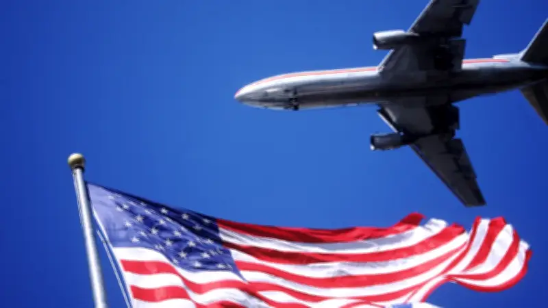 Caos y evacuación en aeropuerto de Kansas por amenaza que resultó no creíble