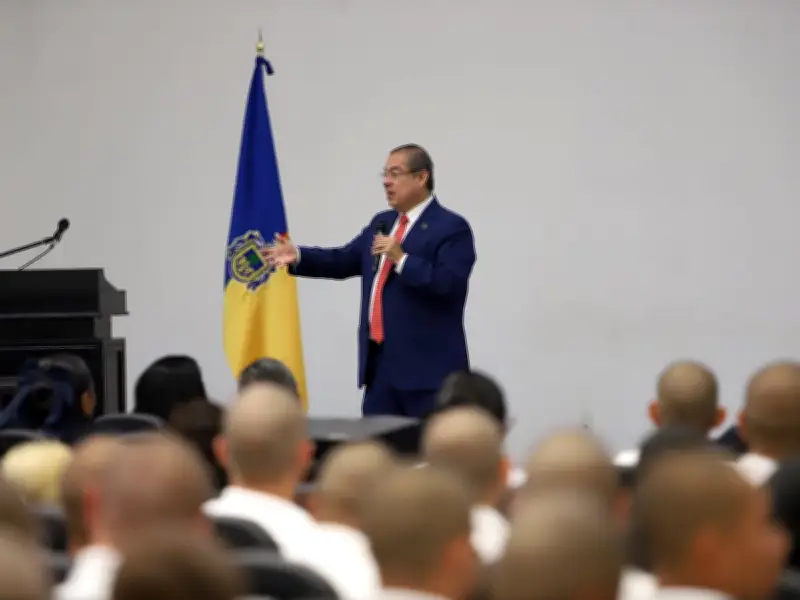 Capacitan a 300 policías de Jalisco en mediación para prevenir delitos y construir paz