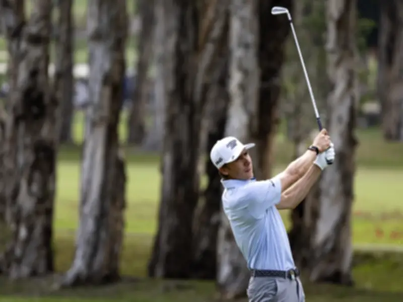Carlos Ortiz brilla en LIV Golf Hong Kong con récord personal de 60 golpes