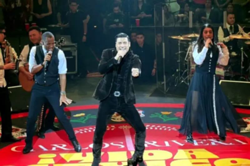 Carlos Rivera exalta sus raíces y el amor en emotivo concierto en la Ciudad de México