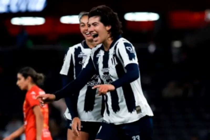 Carol Cazares brilla en Rayadas, disfruta su momento clave en el fútbol femenil