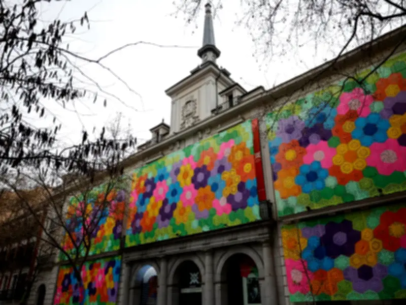 Casa de México en Madrid celebra primavera con telar urbano de crochet hecho por mujeres mexicanas