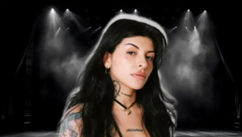 Cazzu responde a detractores en polémica con Nodal: 'No busco que todos me amen'