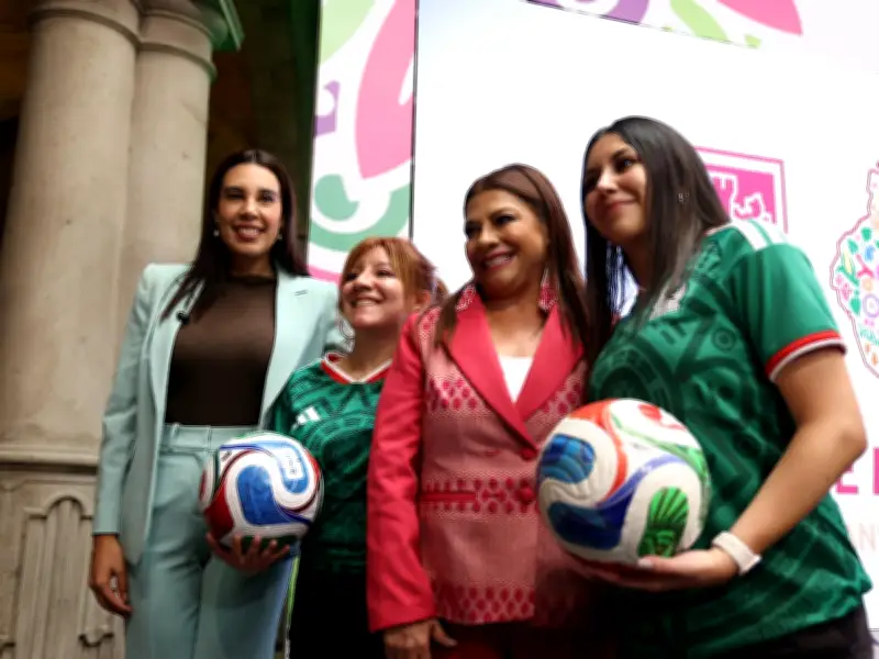 CDMX apunta a récord Guinness con clase masiva de fútbol en el Zócalo capitalino