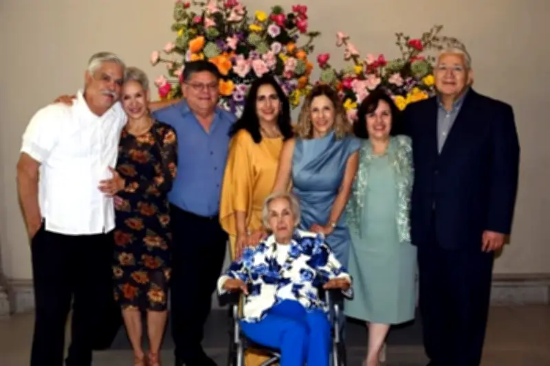 Celebra 90 años rodeado de familia en un emotivo festejo generacional