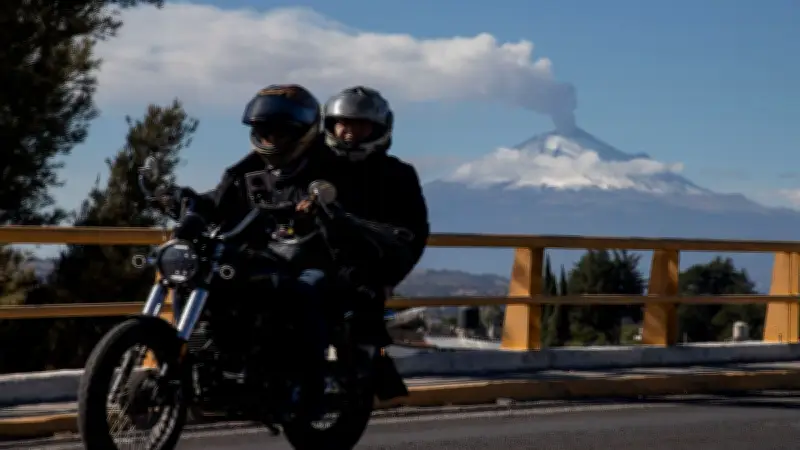 Ceniza del Popocatépetl amenaza a CDMX y cuatro estados; alertan sobre desplazamiento