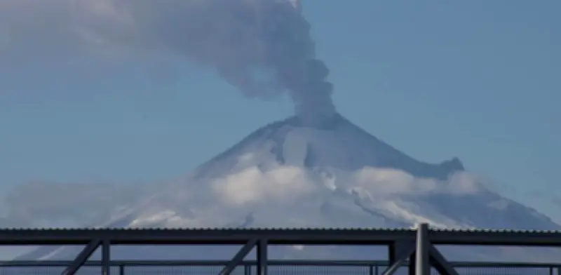 Ceniza del Popocatépetl: Por qué lavar tu auto puede dañar la pintura