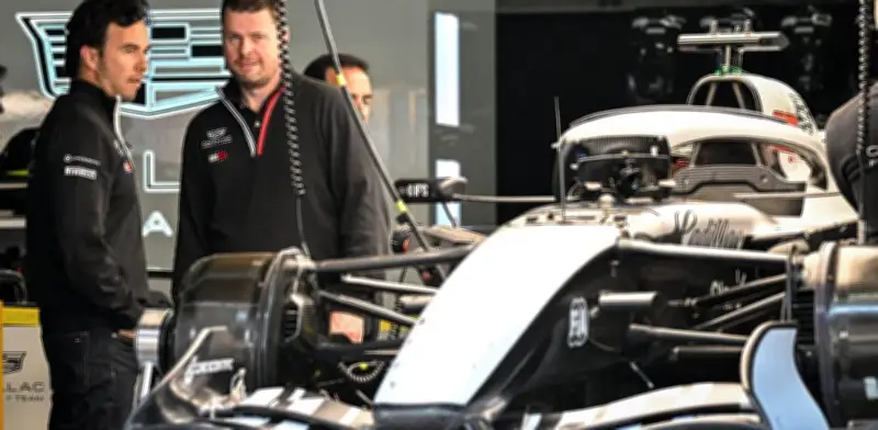 Checo Pérez advierte sobre riesgo de choque masivo en la F1 por nuevas normas