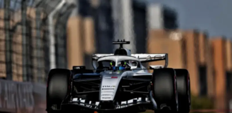 Checo Pérez enfrenta múltiples contratiempos en calificación de Fórmula 1 en China