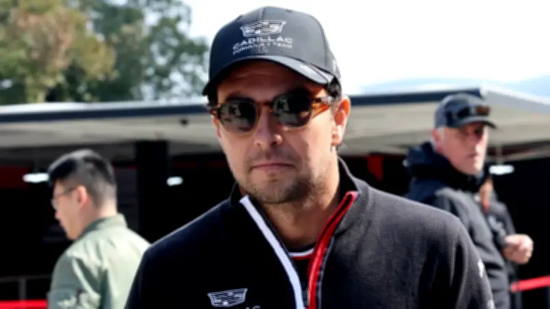 Checo Pérez se pierde la qualy sprint en China por falla en sistema de combustible