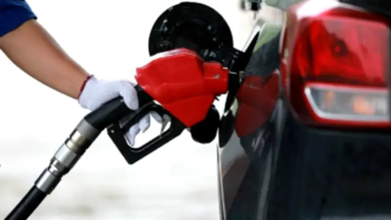 China incrementa precios de gasolina y diésel por alza internacional del petróleo