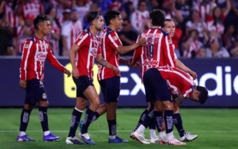 Chivas derrota a Atlas en el Clásico Tapatío de Los Ángeles con gol de Sepúlveda