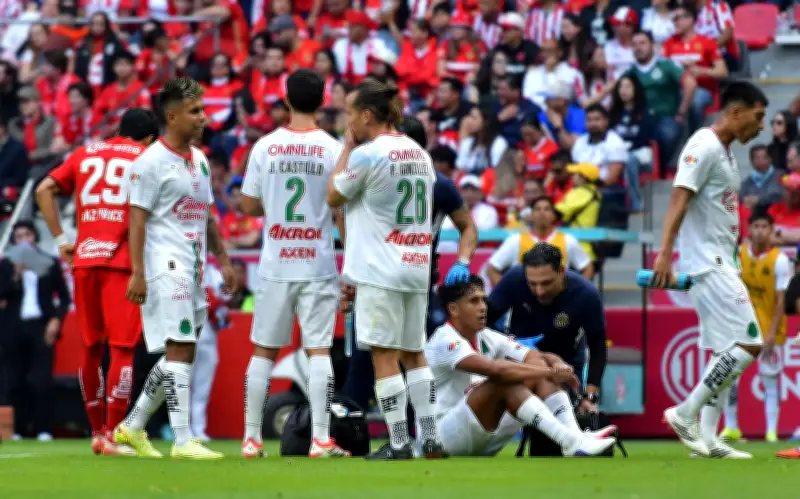 Chivas enfrenta a Santos con dos bajas clave: Romo lesionado y Aguirre suspendido