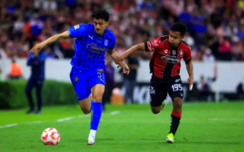 Chivas Evoluciona Tácticamente, Pero Debe Aprender a Cerrar Partidos: Análisis de Contreras