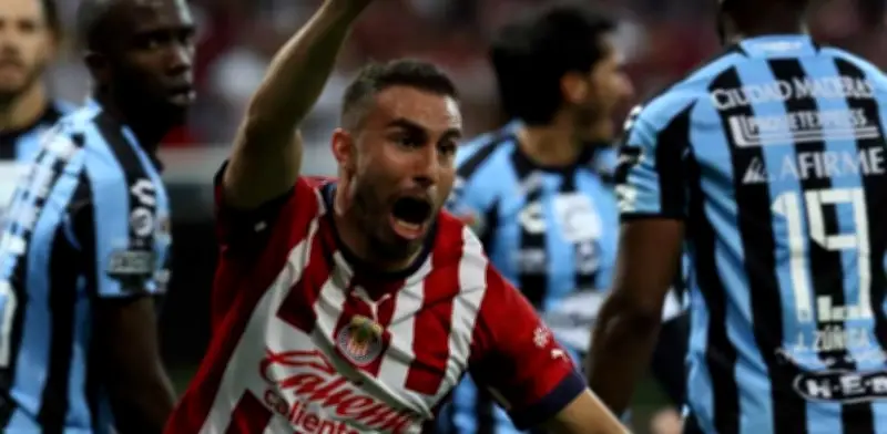 Chivas rescata empate ante Querétaro que extiende su racha negativa a 49 partidos sin ganar fuera de casa