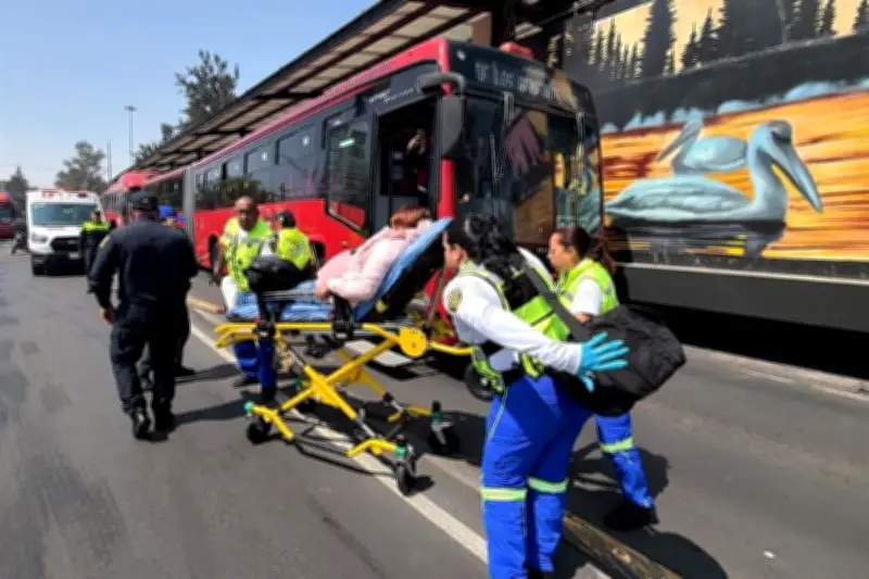 Choque de Metrobuses en GAM deja 14 lesionados; investigan causas del accidente