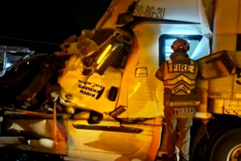 Choque de Tráileres en Carretera deja un Herido Grave y Caos Vial