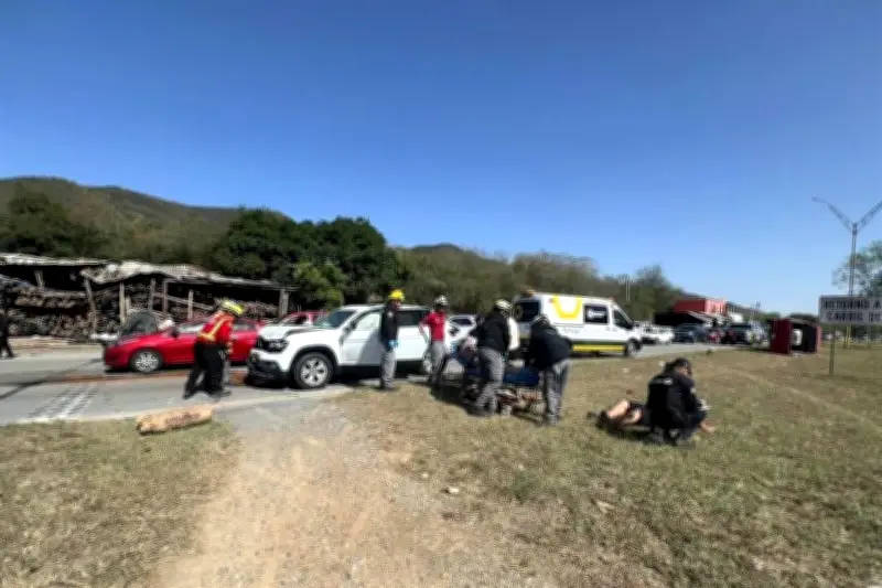 Choque en Carretera Nacional deja cinco lesionados; autoridades investigan causas