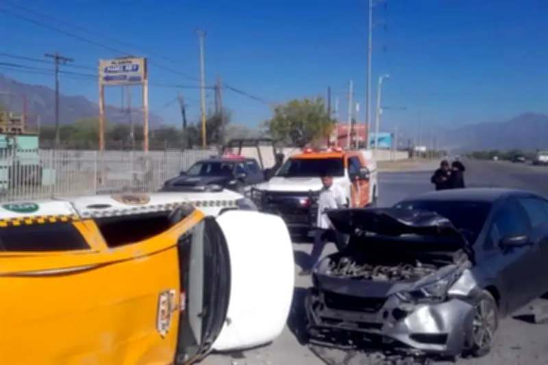 Choque frontal en El Carmen deja dos heridos y moviliza a servicios de emergencia