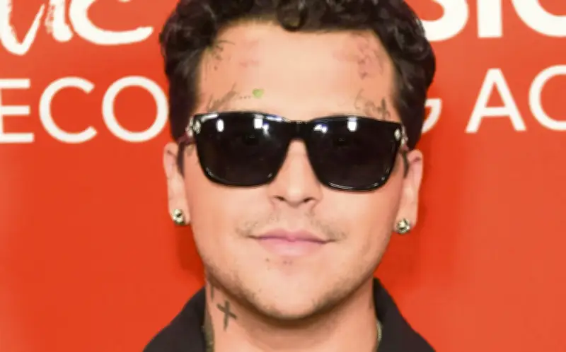 Christian Nodal demanda a Cazzu por exposición de su hija en redes sociales