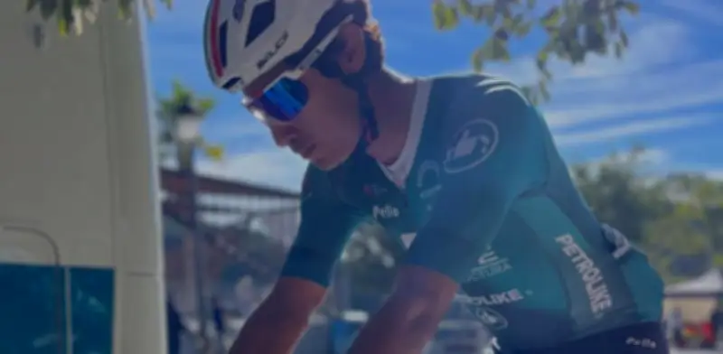 Ciclista mexicano Michael Zárate en coma inducido tras grave caída en Italia