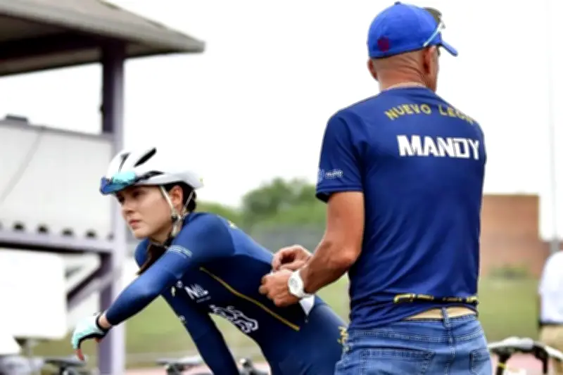 Ciclista regiomontana se convierte en el rostro de México en competencia internacional en Colombia