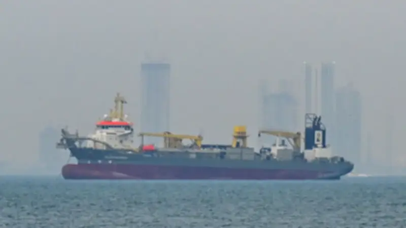 Cierre del Estrecho de Ormuz Dispara Costos de Transporte de Petróleo y Gas