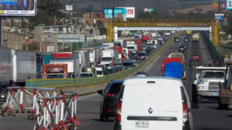 Cierre vial en autopista México-Puebla por obras del Trolebús Chalco-Santa Martha