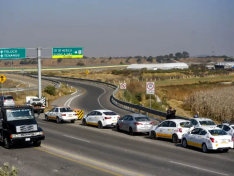 Cierres y reducciones en carreteras federales este 12 de marzo: afectaciones en Cuernavaca y Querétaro