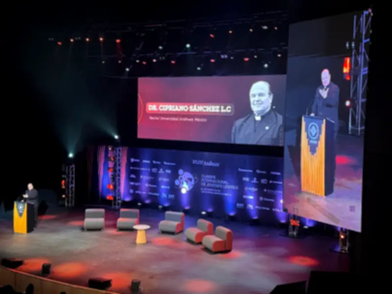 Cipriano Sánchez en Cumbre Anáhuac: Liderazgo auténtico es servicio, no narcisismo