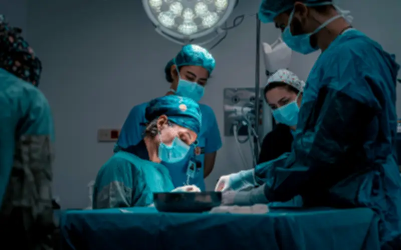 Cirugías de Alto Riesgo en Adultos Mayores: Fragilidad y Urgencia Aumentan Peligros