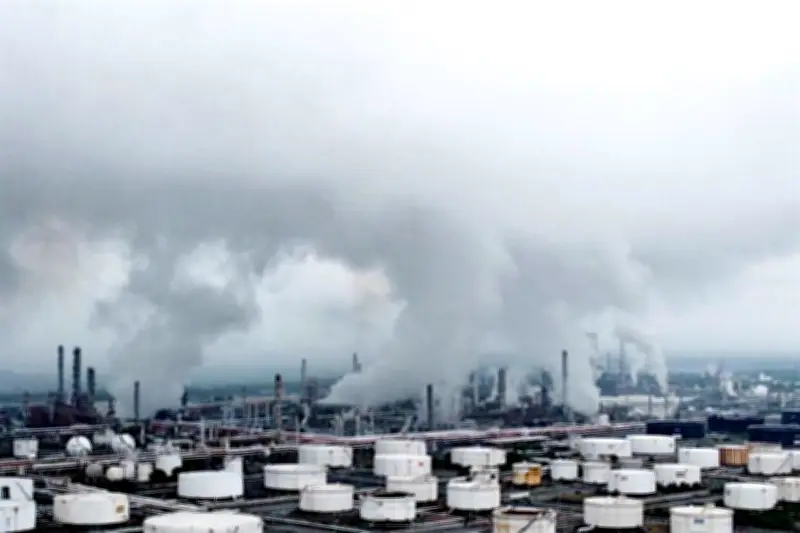 Ciudadanos Recolectan Firmas para Detener Construcción de Refinería en Nuevo León