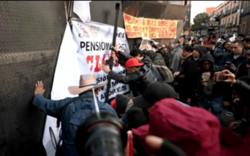 CNTE inicia marcha y paro nacional: cierres viales en CDMX por demanda salarial