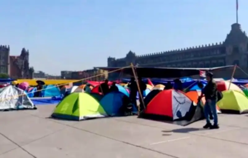 CNTE inicia paro nacional de 72 horas y plantón en Zócalo por demandas laborales