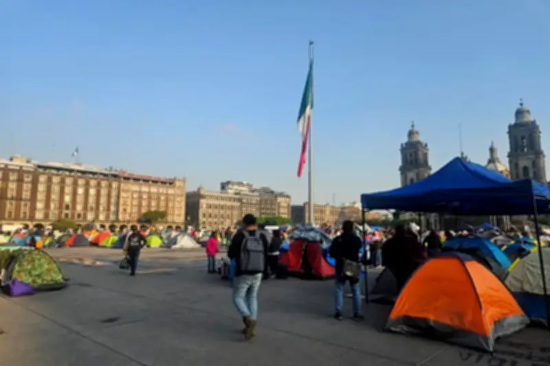 CNTE inicia plantón en Zócalo capitalino en demanda de mejoras educativas