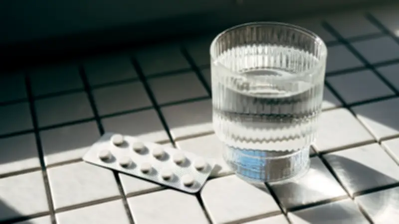 Cofepris alerta por venta ilegal en internet de medicamento para osteoporosis