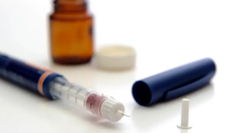 Cofepris emite alerta sanitaria por robo de insulina Lantus para diabetes; advierte riesgos graves