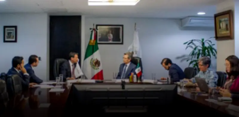 COFEPRIS y farmacéuticas analizan regulación e innovación para acceso a medicamentos