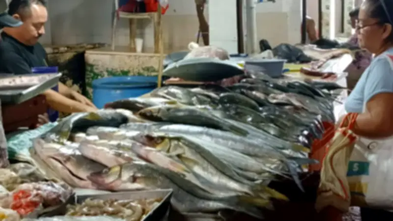 Colapso del 70% en ventas de mariscos en Coatzacoalcos por alerta de contaminación petrolera
