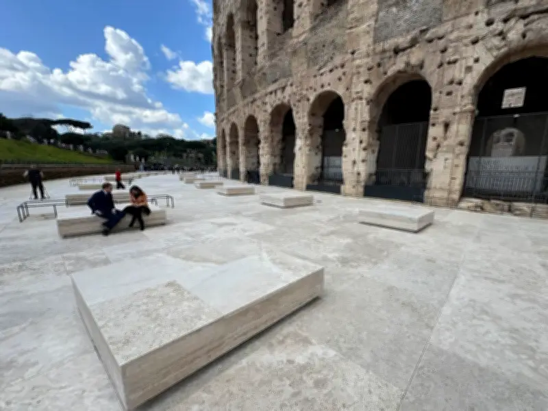Coliseo Romano estrena polémico paseo de mármol que divide a expertos en patrimonio