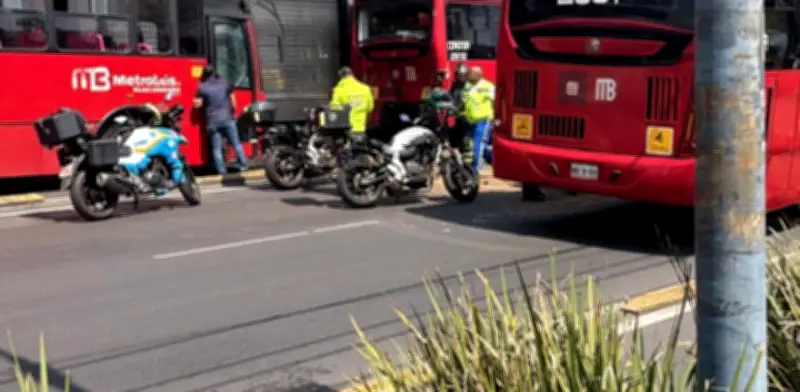 Colisión entre dos unidades del Metrobús en GAM deja 14 heridos