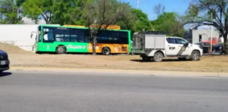 Conductor de camión urbano fallece por infarto al volante en Apodaca, Nuevo León